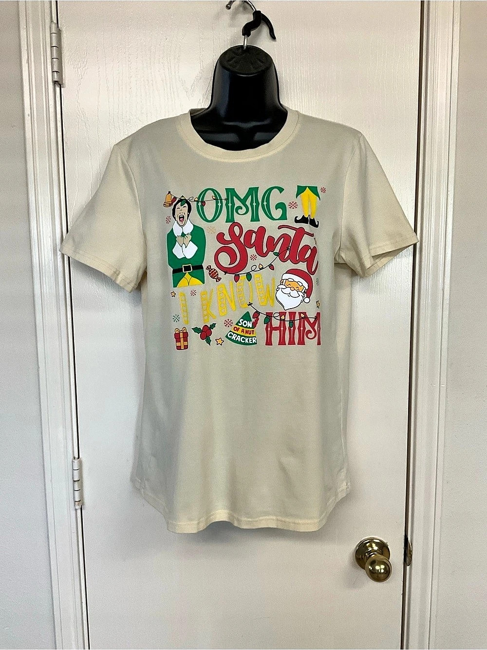 🌺$5.00 must bun🌺Unnamed Holiday Graphic Tee